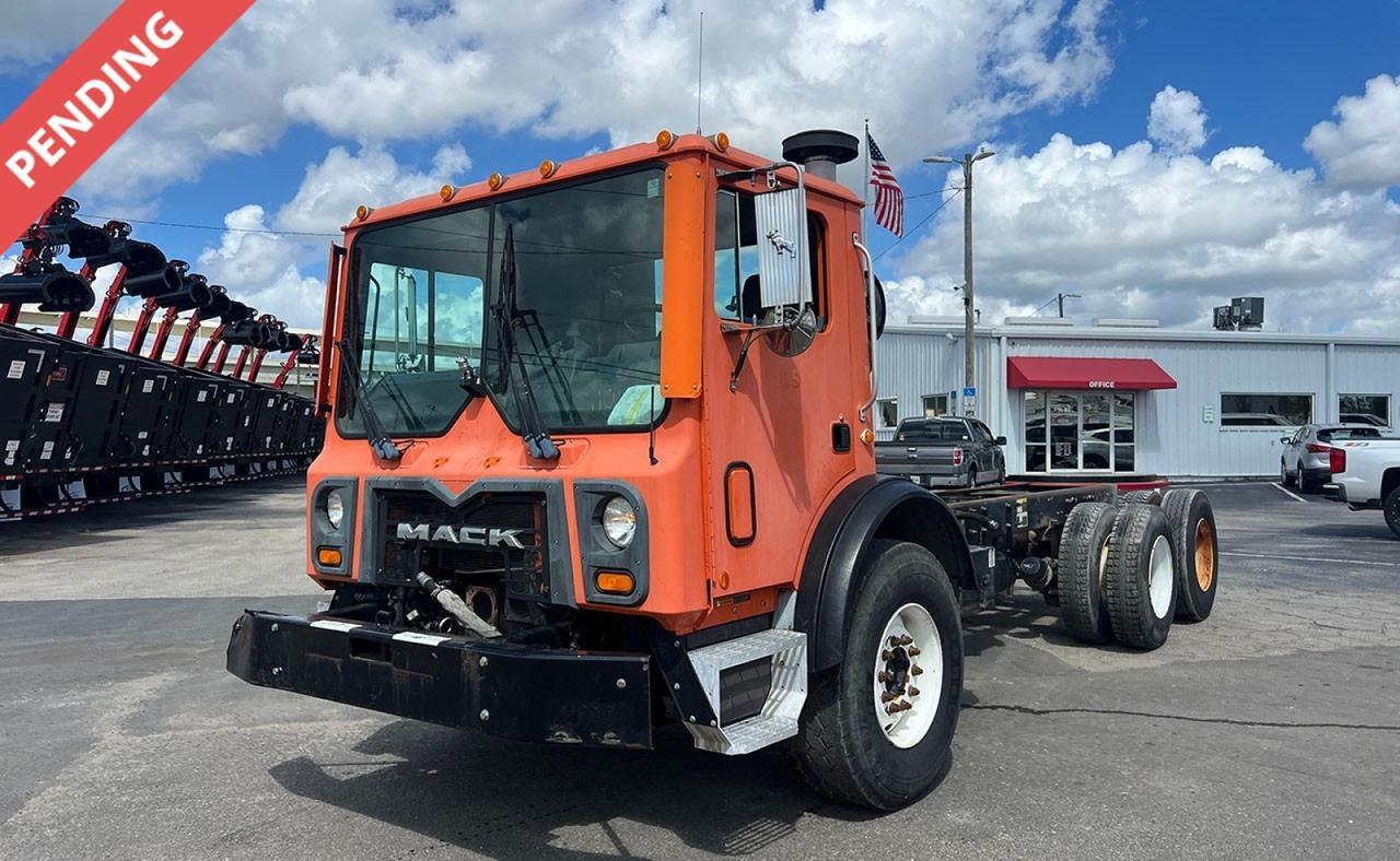 2010 Mack MRU613