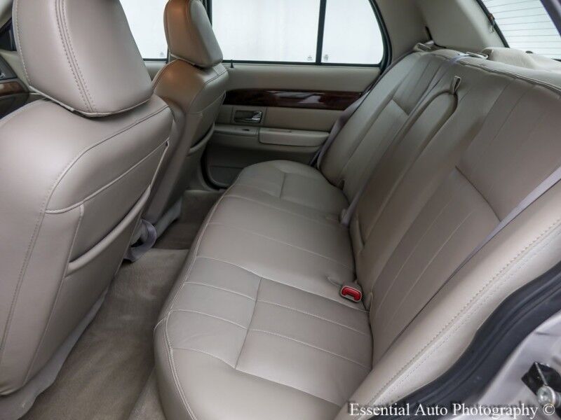 2010 Mercury Grand Marquis LS Willowbrook IL