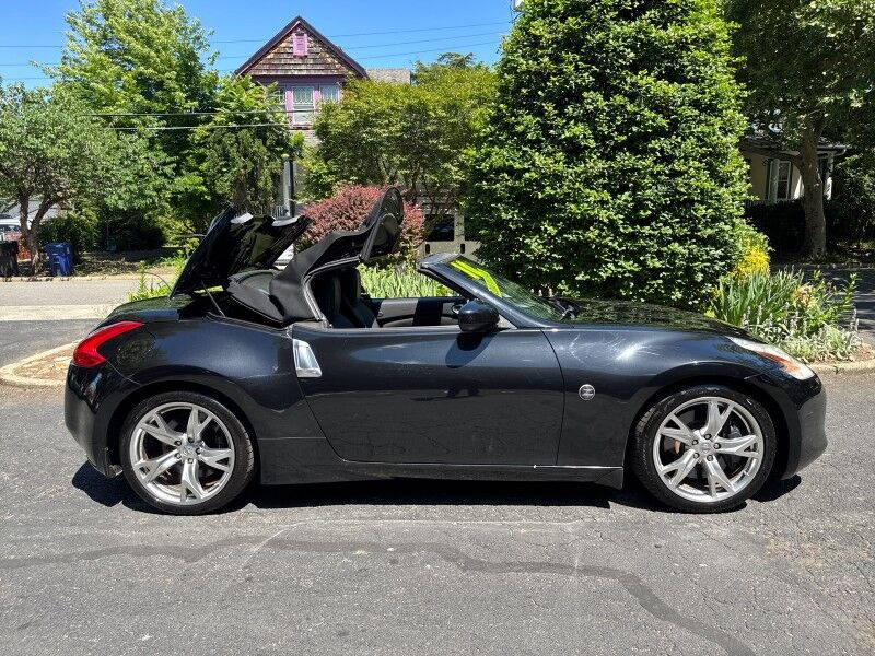 2010 Nissan 370Z Touring Roadster w/ Sport Package