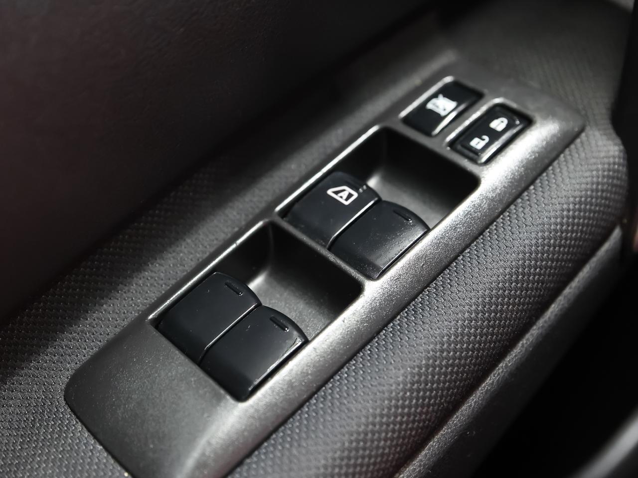 2010 Nissan Rogue S AWD photo 17