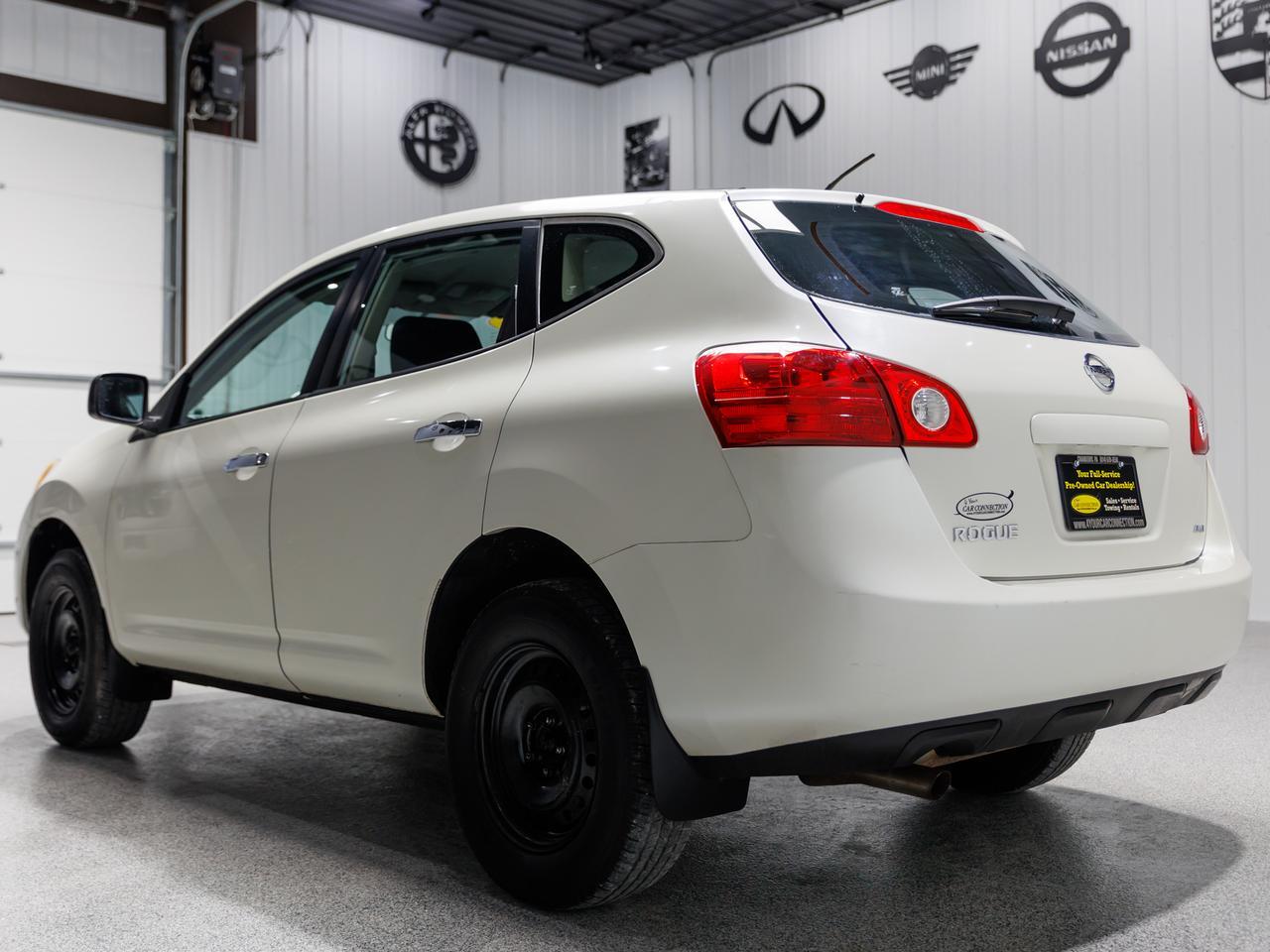 2010 Nissan Rogue S AWD photo 2
