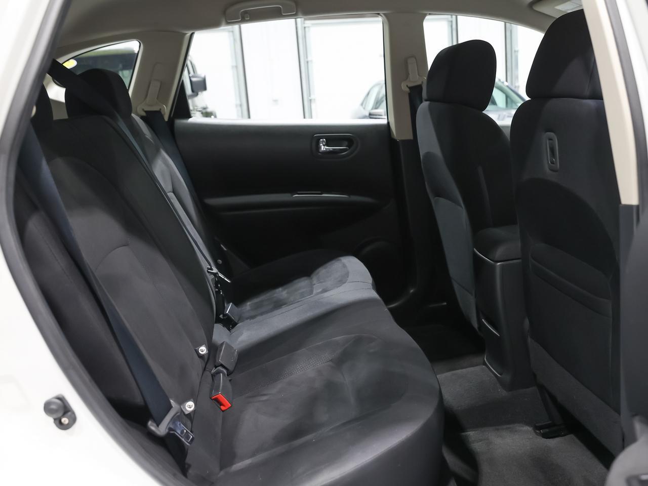 2010 Nissan Rogue S AWD photo 21