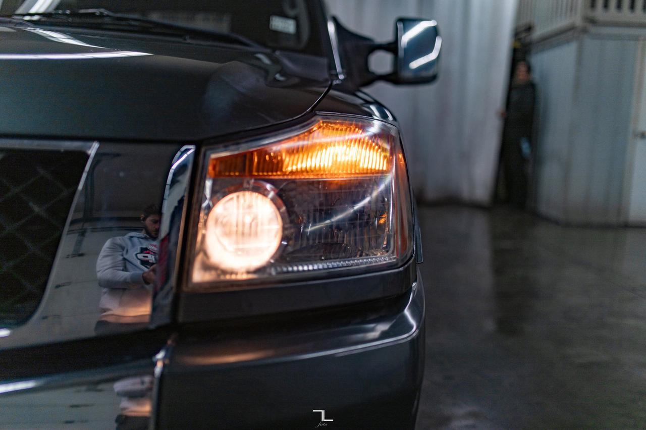 2010 Nissan Titan 4x4 Crew Cab LE Leather Roof Red Deer AB