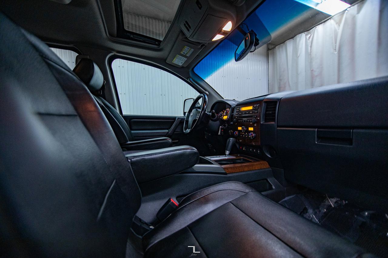 2010 Nissan Titan 4x4 Crew Cab LE Leather Roof Red Deer AB