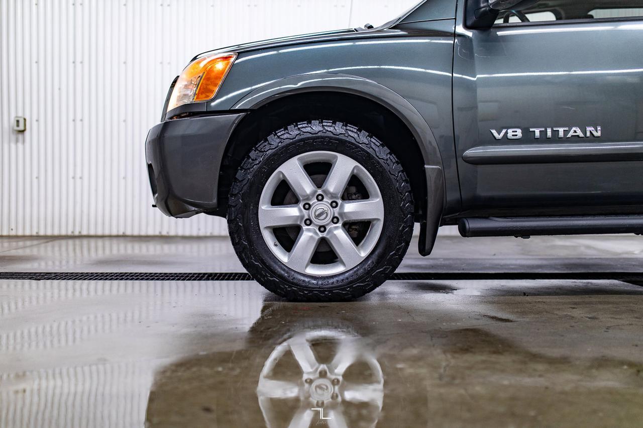 2010 Nissan Titan 4x4 Crew Cab LE Leather Roof Red Deer AB