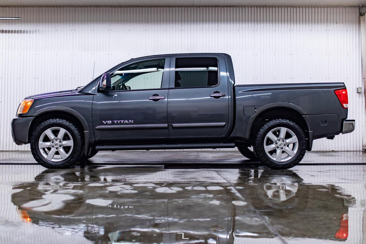 2010 Nissan Titan 4x4 Crew Cab LE Leather Roof Red Deer AB