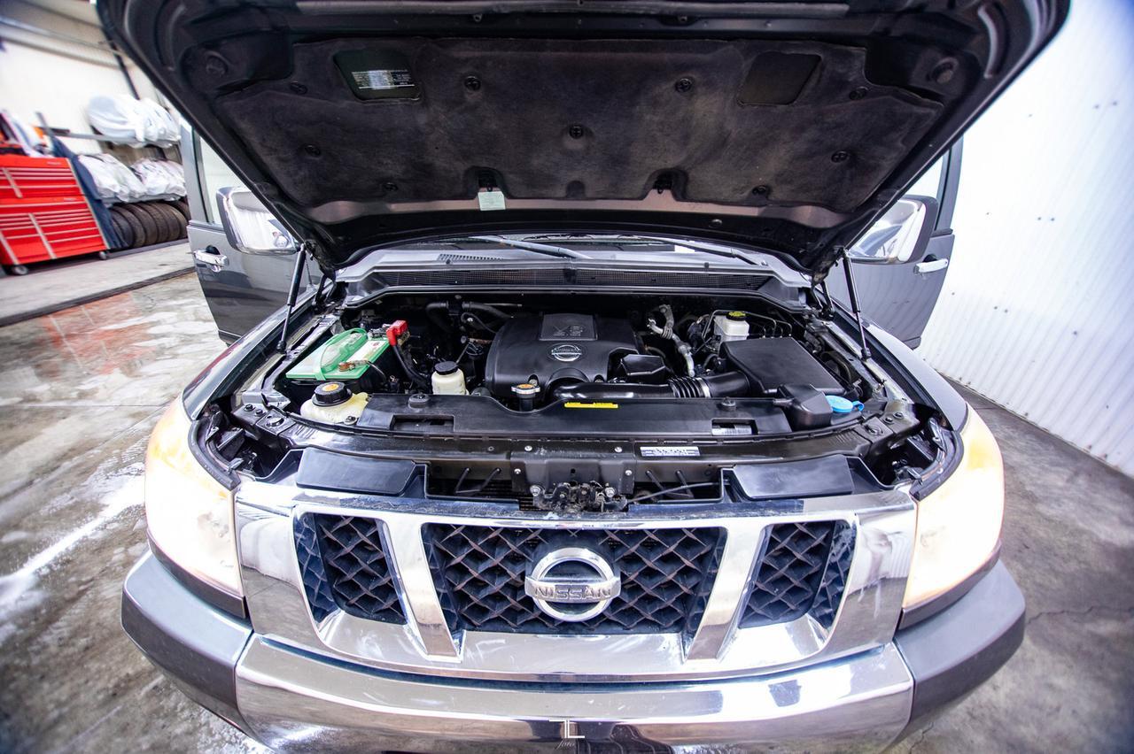 2010 Nissan Titan 4x4 Crew Cab LE Leather Roof Red Deer AB