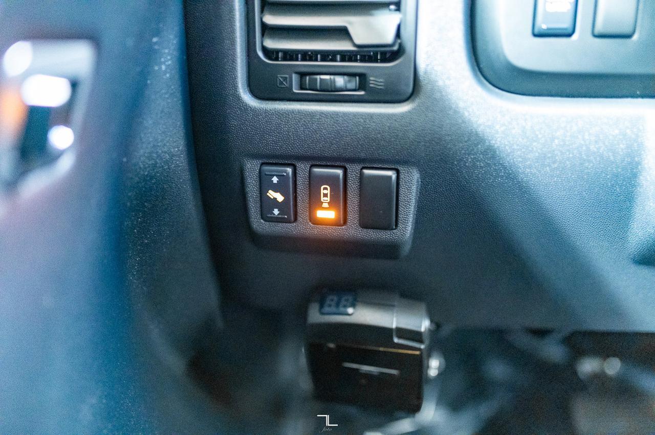 2010 Nissan Titan 4x4 Crew Cab LE Leather Roof Red Deer AB