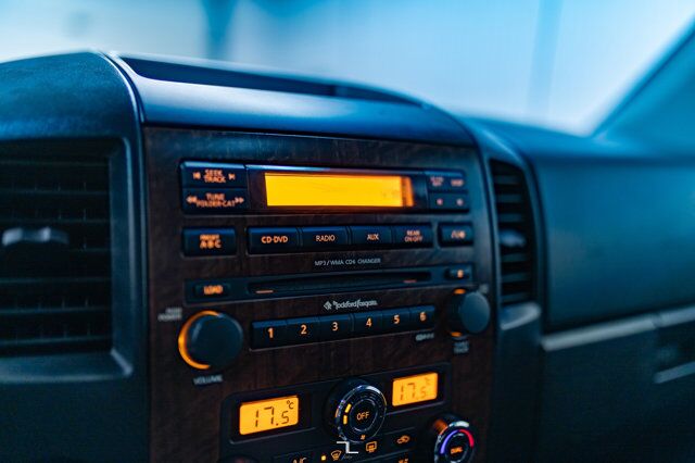 2010 Nissan Titan 4x4 Crew Cab LE Leather Roof Red Deer AB