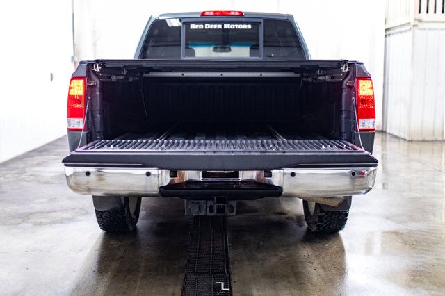 2010 Nissan Titan 4x4 Crew Cab LE Leather Roof Red Deer AB