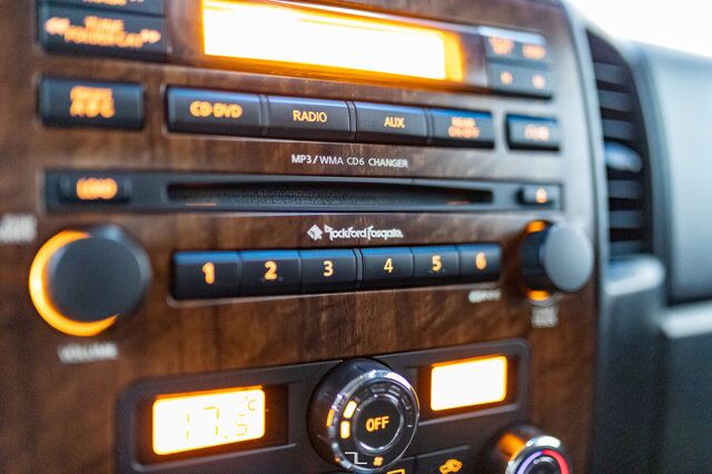 2010 Nissan Titan 4x4 Crew Cab LE Leather Roof Red Deer AB