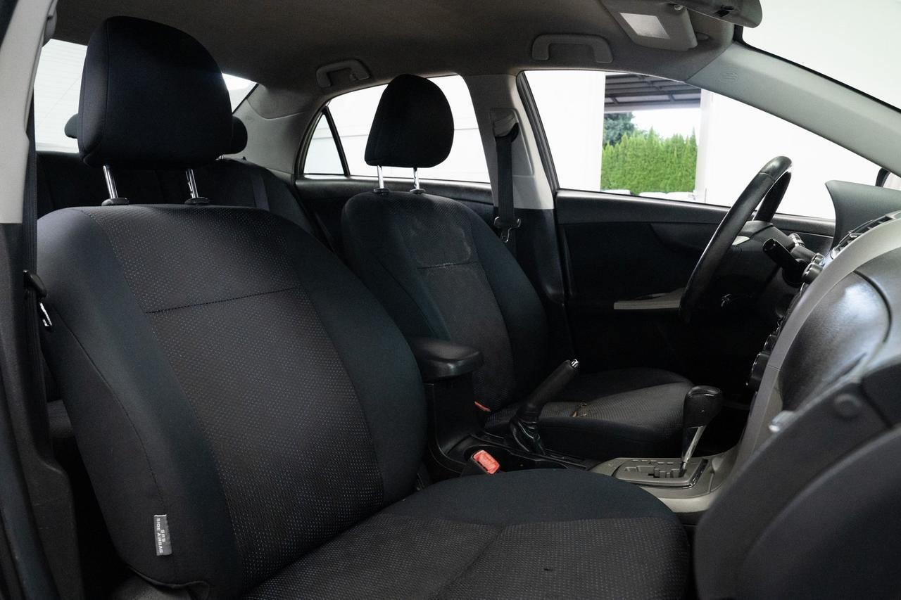 2010 Toyota Corolla photo 19