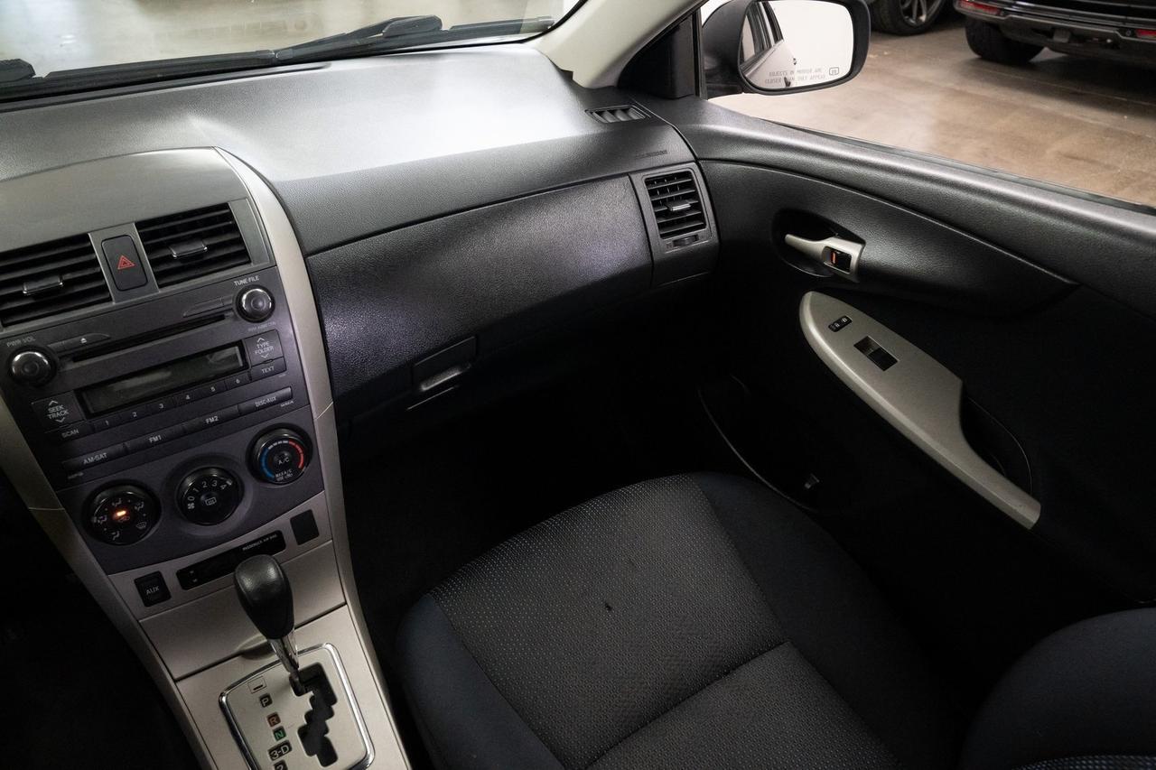 2010 Toyota Corolla photo 11