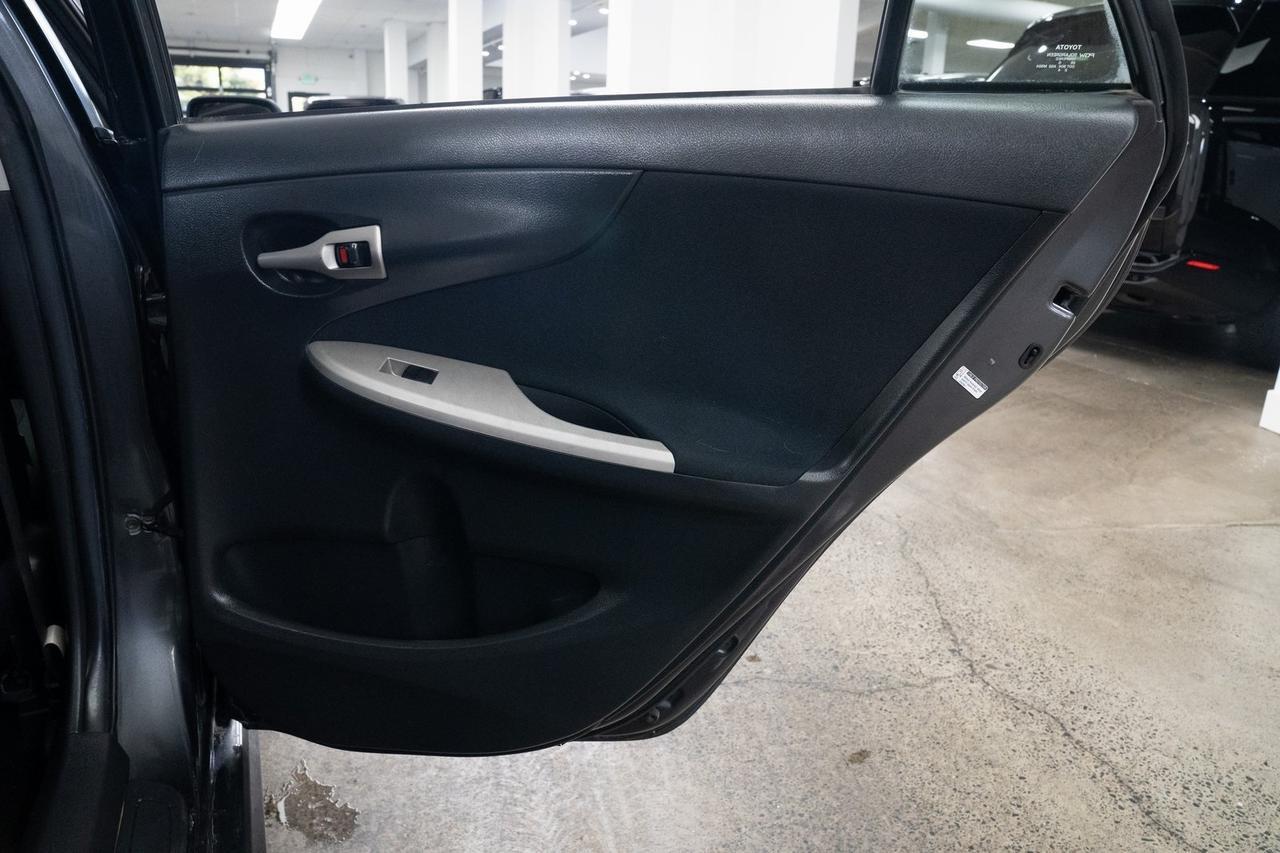2010 Toyota Corolla photo 17