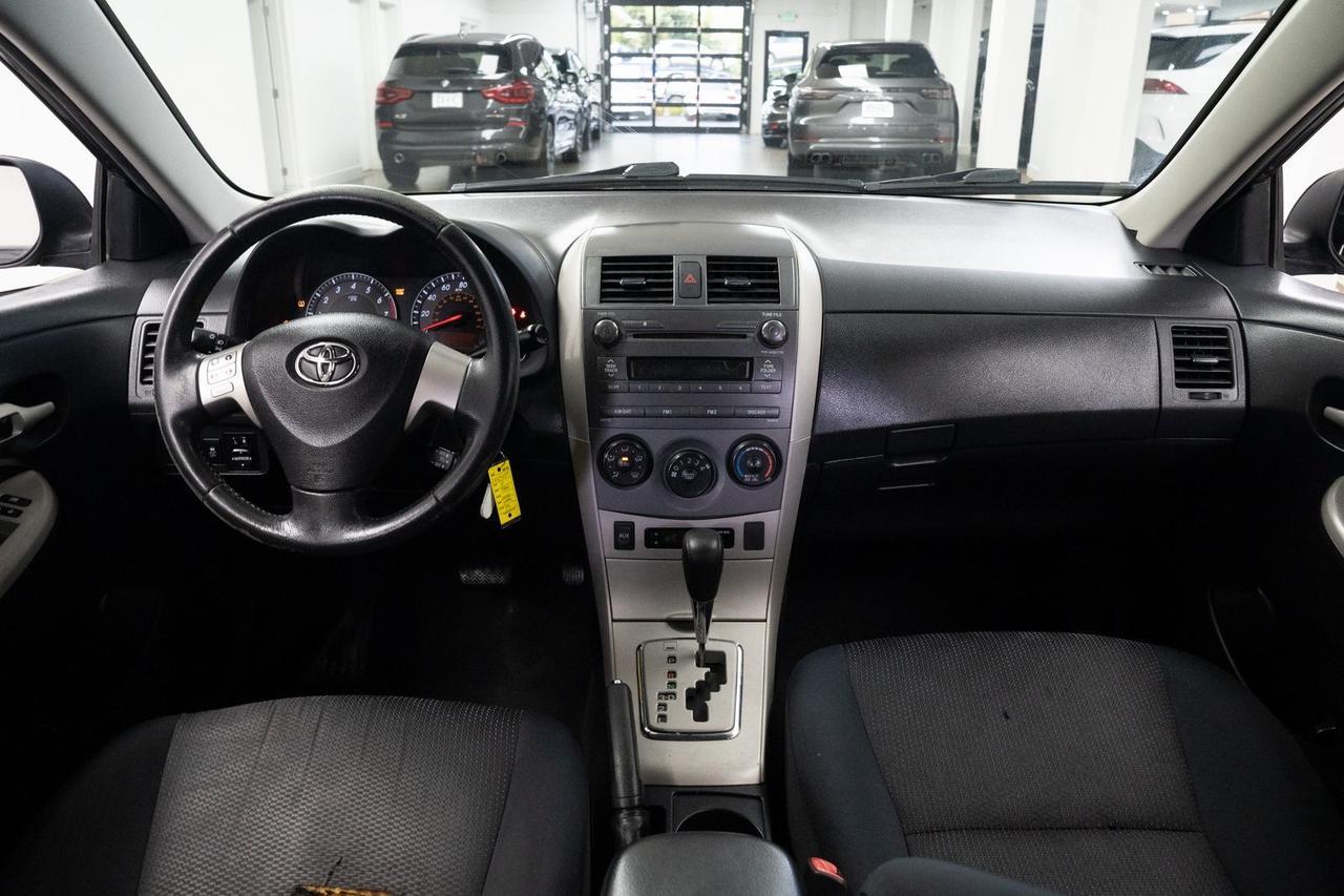 2010 Toyota Corolla photo 9