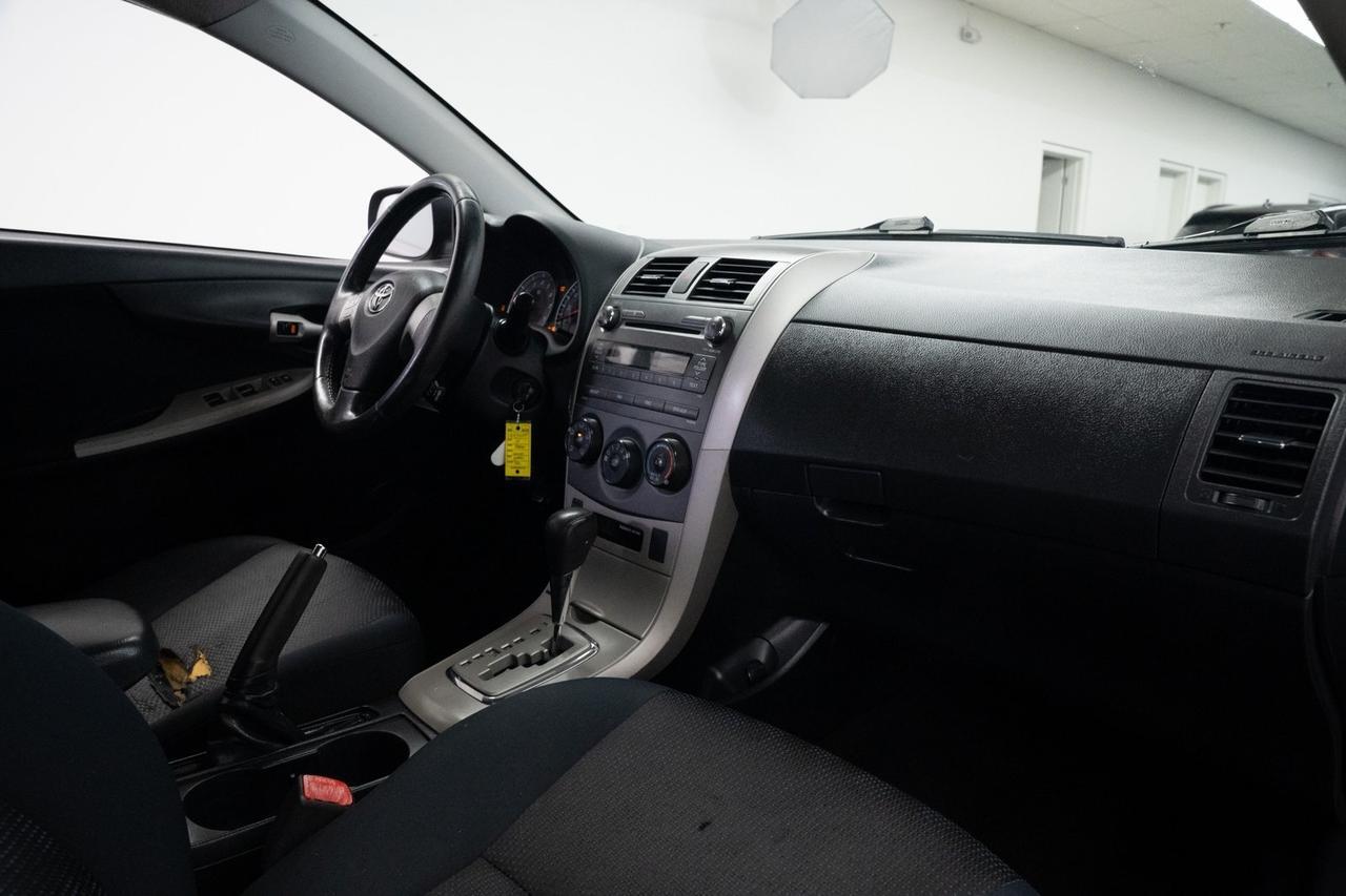 2010 Toyota Corolla photo 20