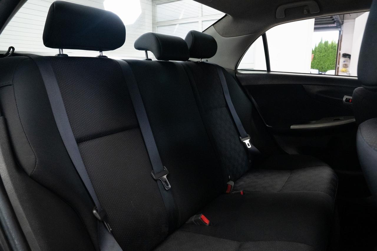 2010 Toyota Corolla photo 18