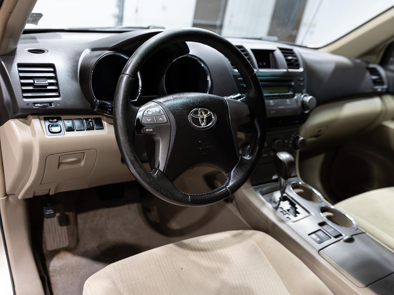 2010 Toyota Highlander AWD 8-Passenger Cranberry PA