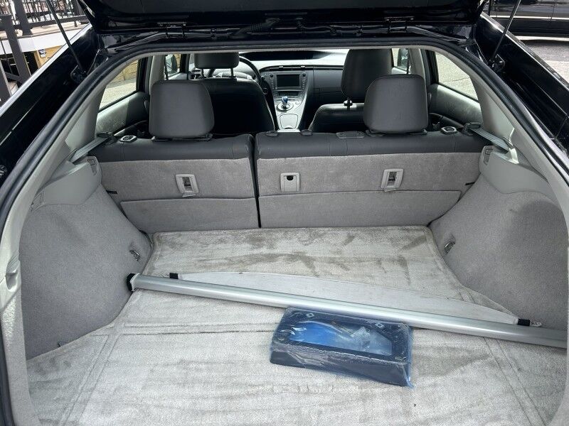2010 Toyota Prius V - FULLY LOADED - GREAT SERVICE HISTORY Whitinsville MA