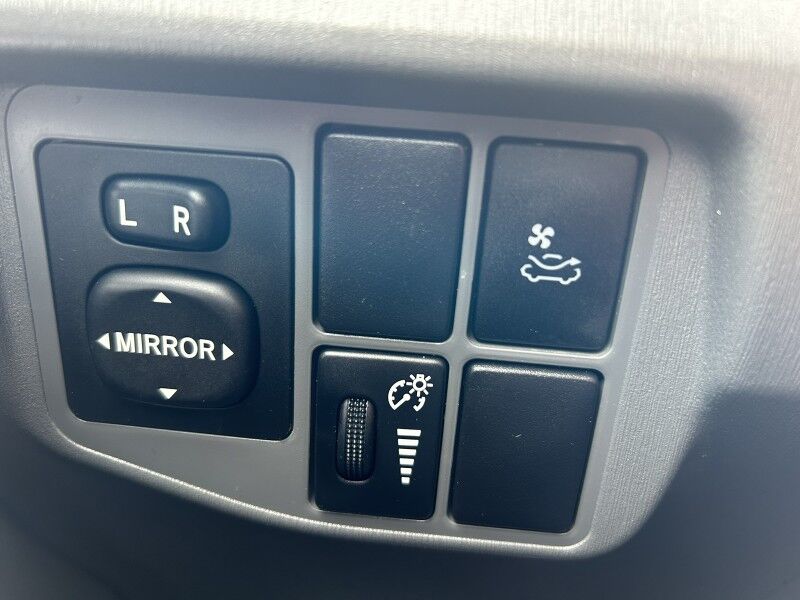 2010 Toyota Prius V - FULLY LOADED - GREAT SERVICE HISTORY Webster MA