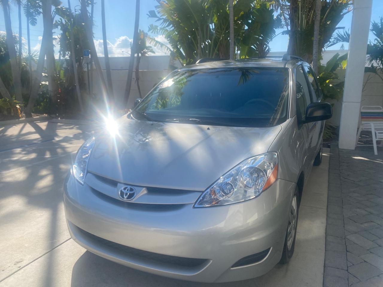 2010 Toyota Sienna LE LOW MILES 41,871 1 OWNER 7 PASSENGER Pompano Beach FL