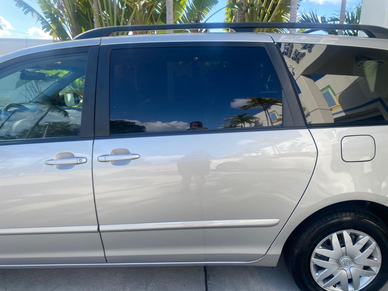 2010 Toyota Sienna LE LOW MILES 41,871 1 OWNER 7 PASSENGER Pompano Beach FL