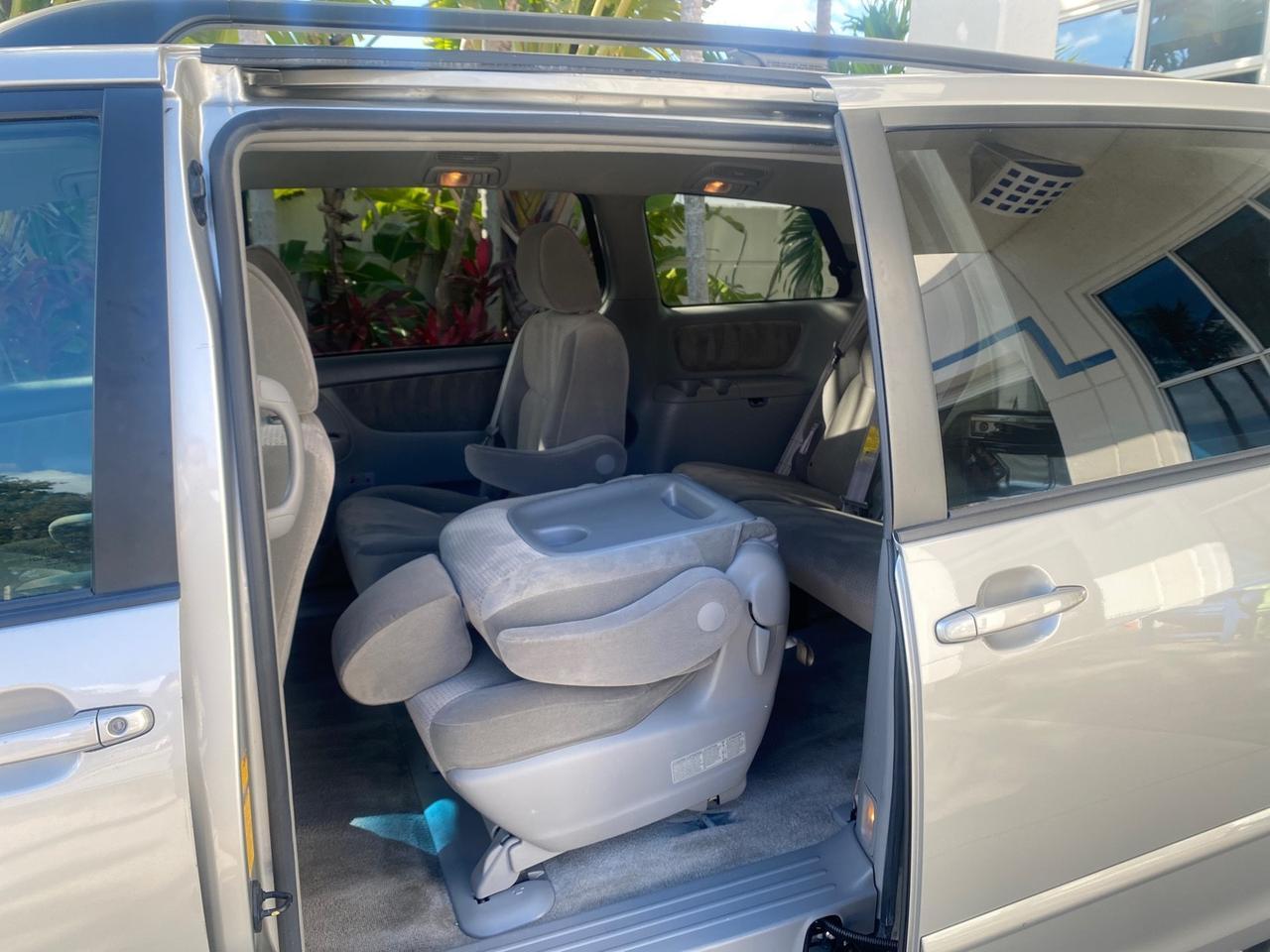 2010 Toyota Sienna LE LOW MILES 41,871 1 OWNER 7 PASSENGER Pompano Beach FL