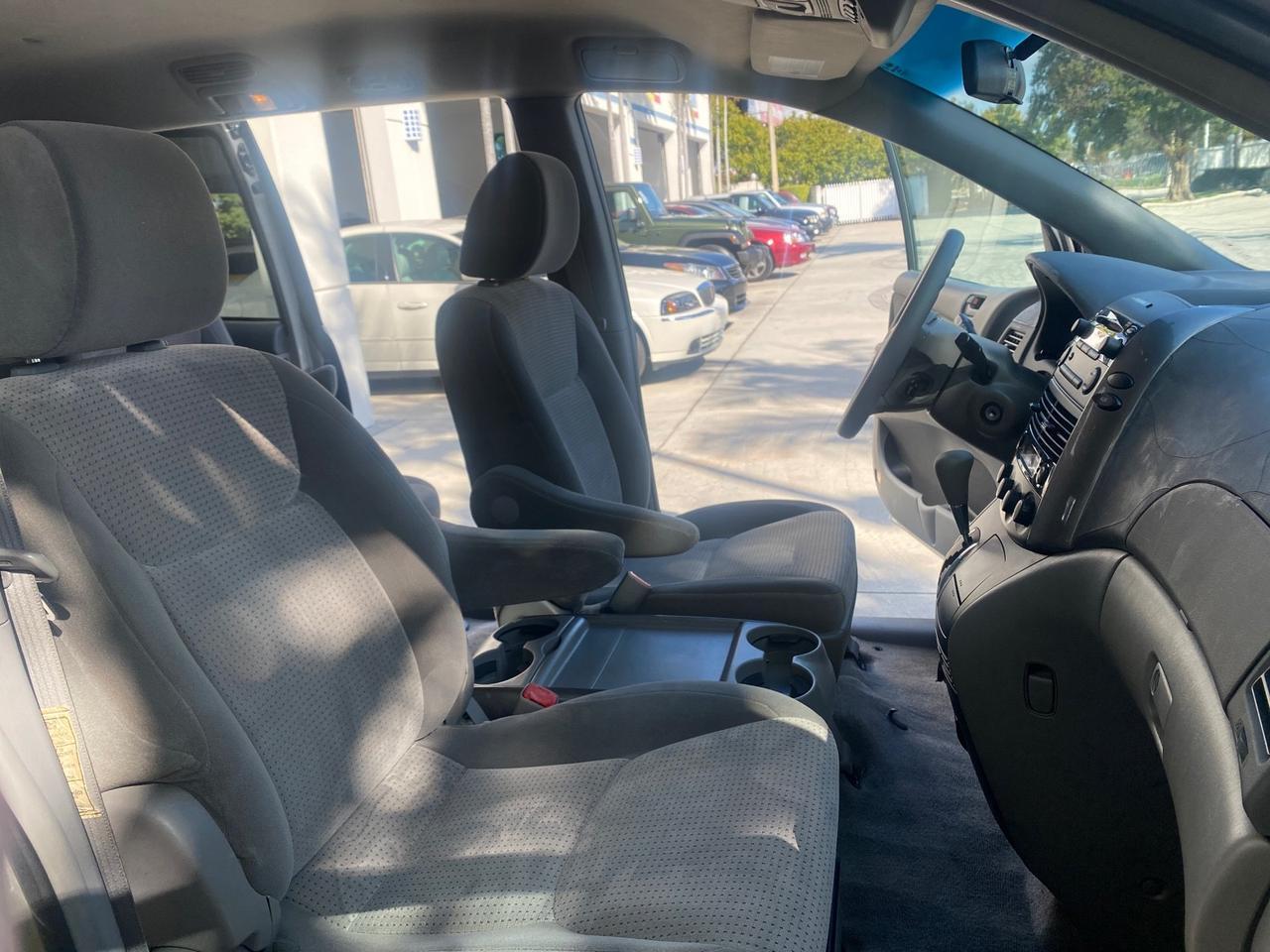 2010 Toyota Sienna LE LOW MILES 41,871 1 OWNER 7 PASSENGER Pompano Beach FL