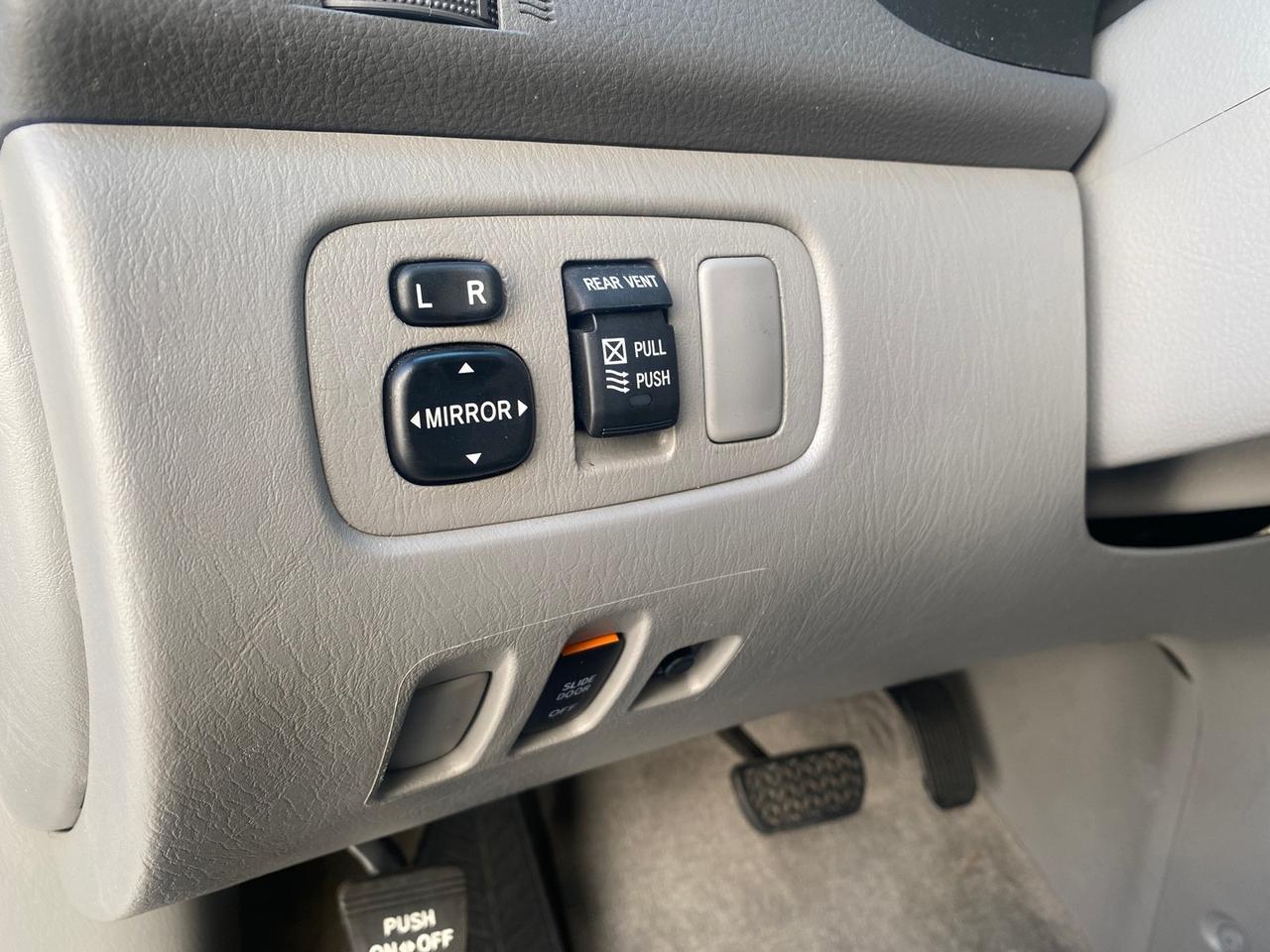 2010 Toyota Sienna LE LOW MILES 41,871 1 OWNER 7 PASSENGER Pompano Beach FL