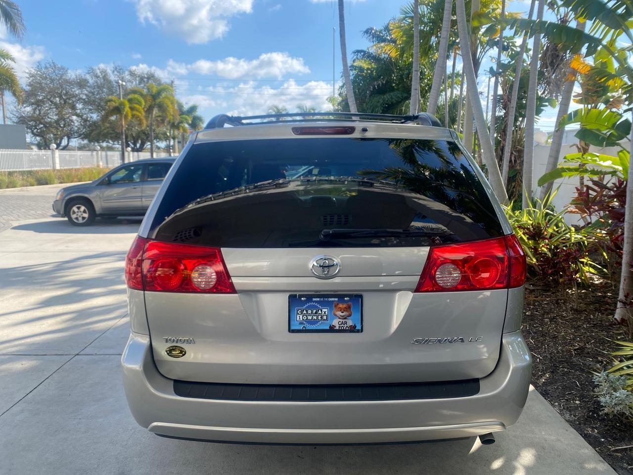 2010 Toyota Sienna LE LOW MILES 41,871 1 OWNER 7 PASSENGER Pompano Beach FL