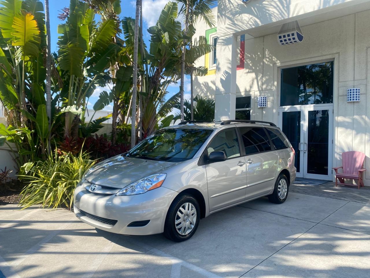 2010 Toyota Sienna LE LOW MILES 41,871 1 OWNER 7 PASSENGER Pompano Beach FL