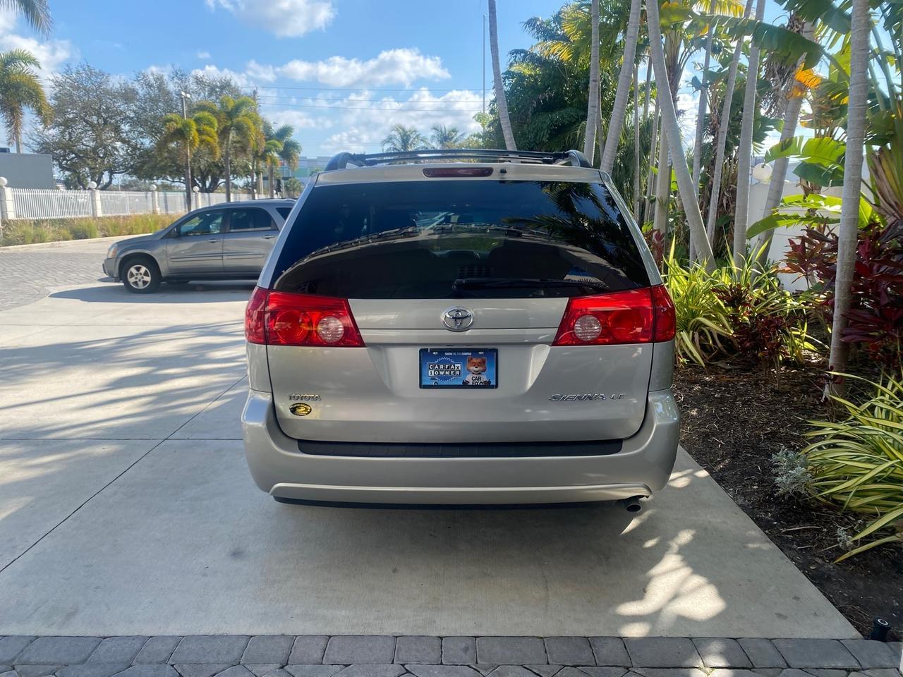 2010 Toyota Sienna LE LOW MILES 41,871 1 OWNER 7 PASSENGER Pompano Beach FL
