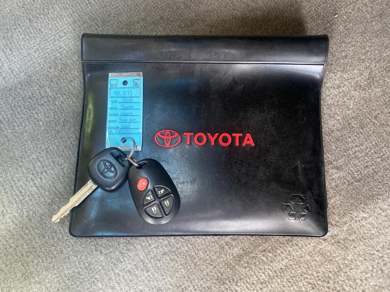 2010 Toyota Sienna LE LOW MILES 41,871 1 OWNER 7 PASSENGER Pompano Beach FL