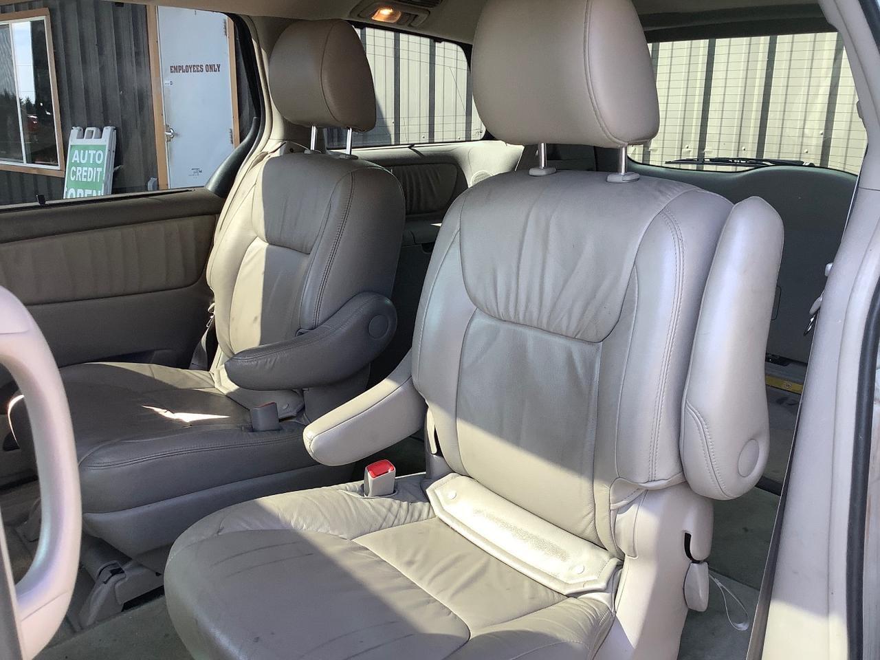 2010 Toyota Sienna XLE | Limited Hayden ID