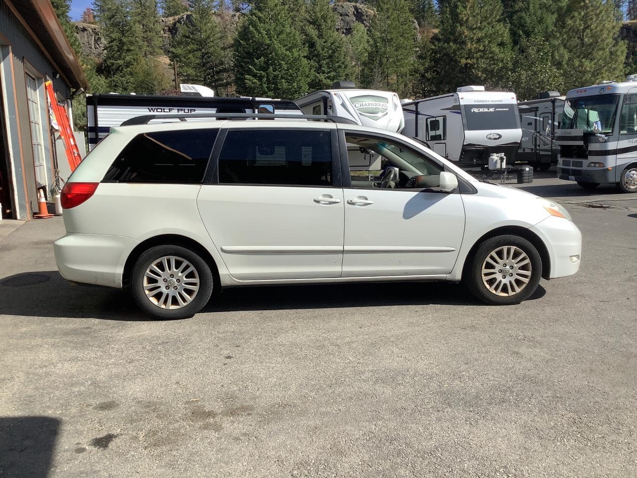 2010 Toyota Sienna XLE | Limited Hayden ID