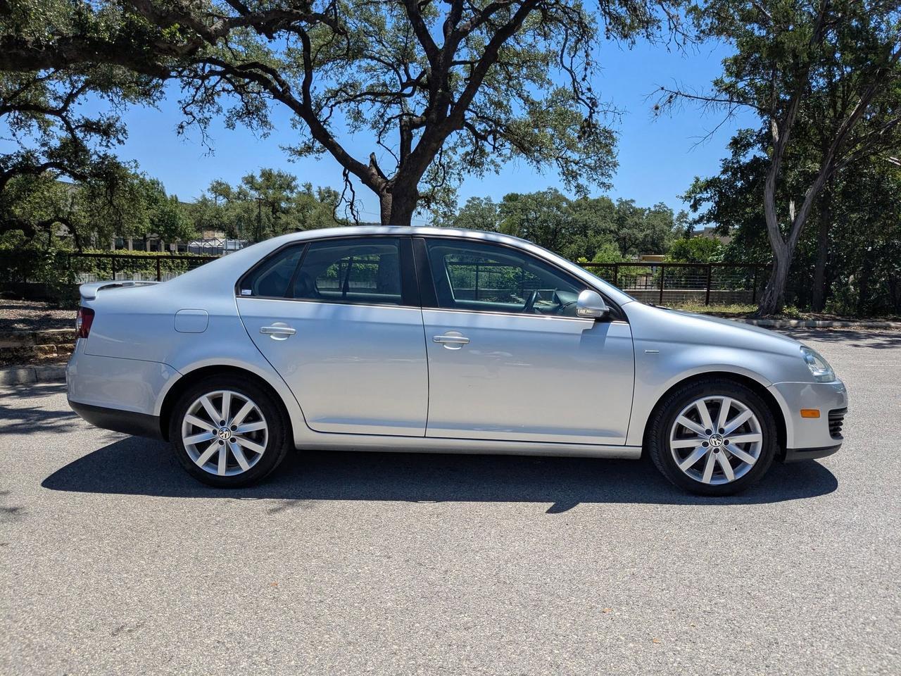 2010 Volkswagen Jetta Sedan Wolfsburg