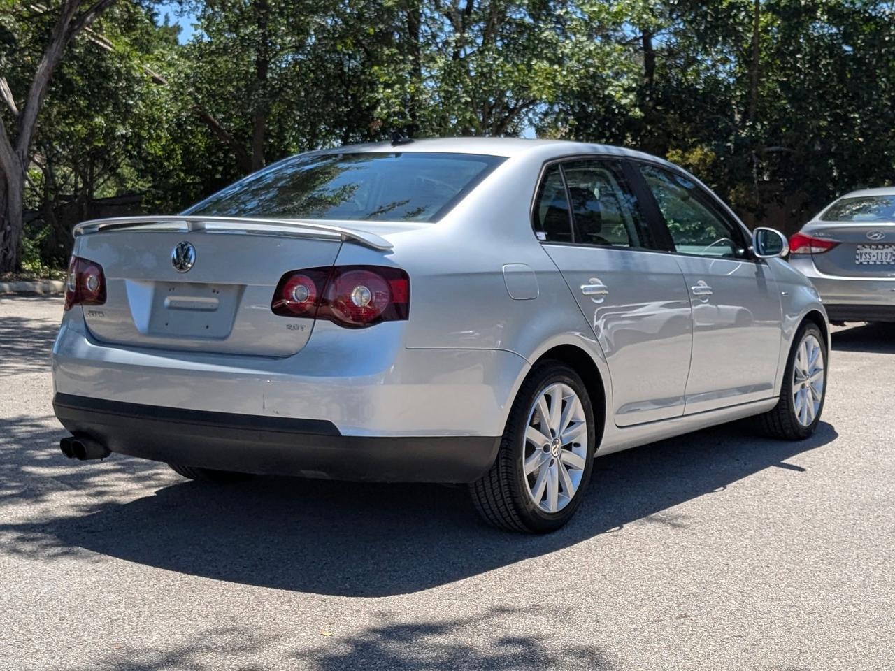 2010 Volkswagen Jetta Sedan Wolfsburg