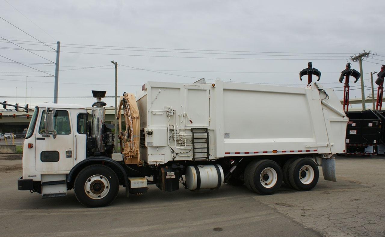 2011 Autocar ACX64 28 yard Heil Side Loader Garbage Truck Tampa FL