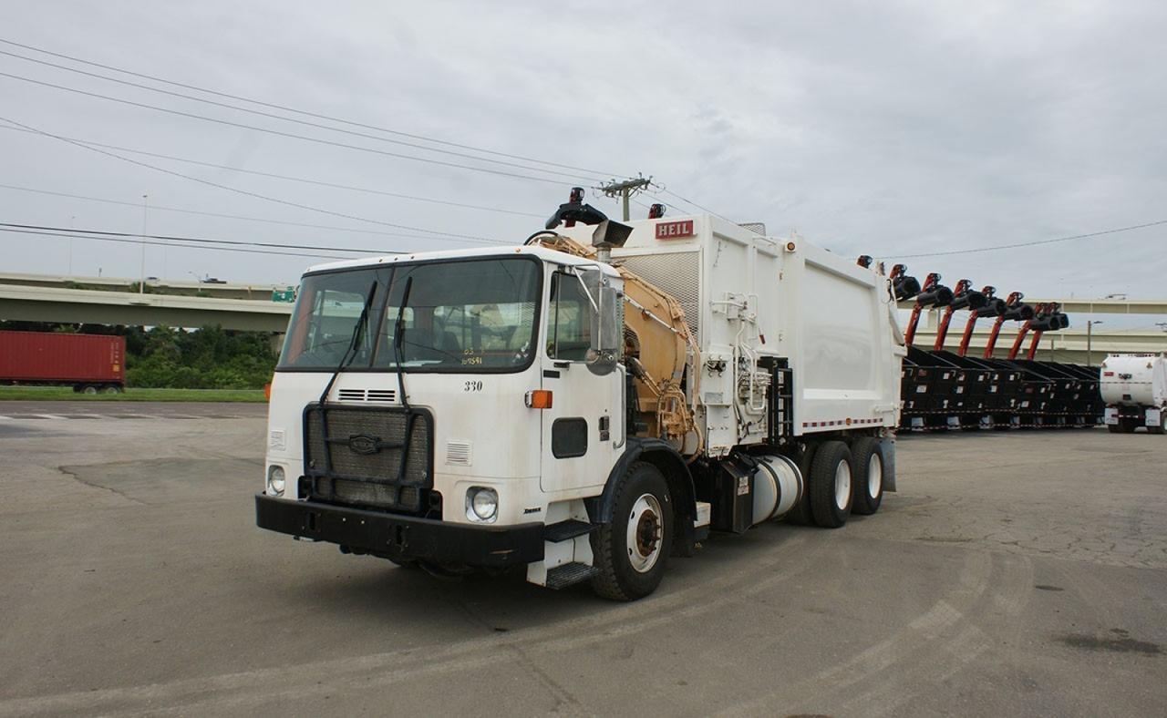2011 Autocar ACX64 28 yard Heil Side Loader Garbage Truck Tampa FL