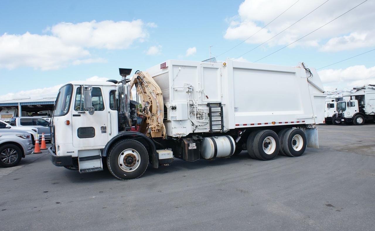 2011 Autocar ACX64 28 yard Heil Side Loader Garbage Truck Tampa FL