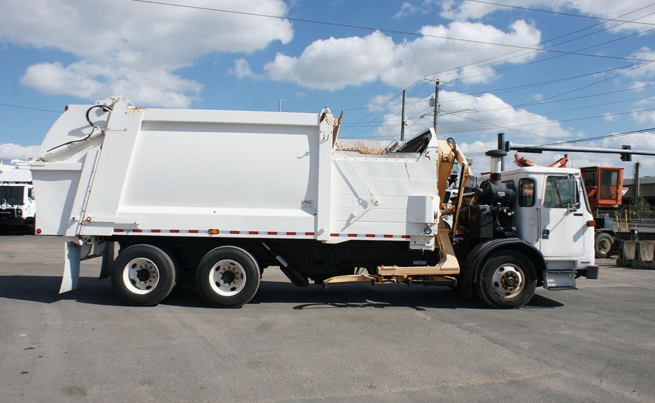 2011 Autocar ACX64 28 yard Heil Side Loader Garbage Truck Tampa FL