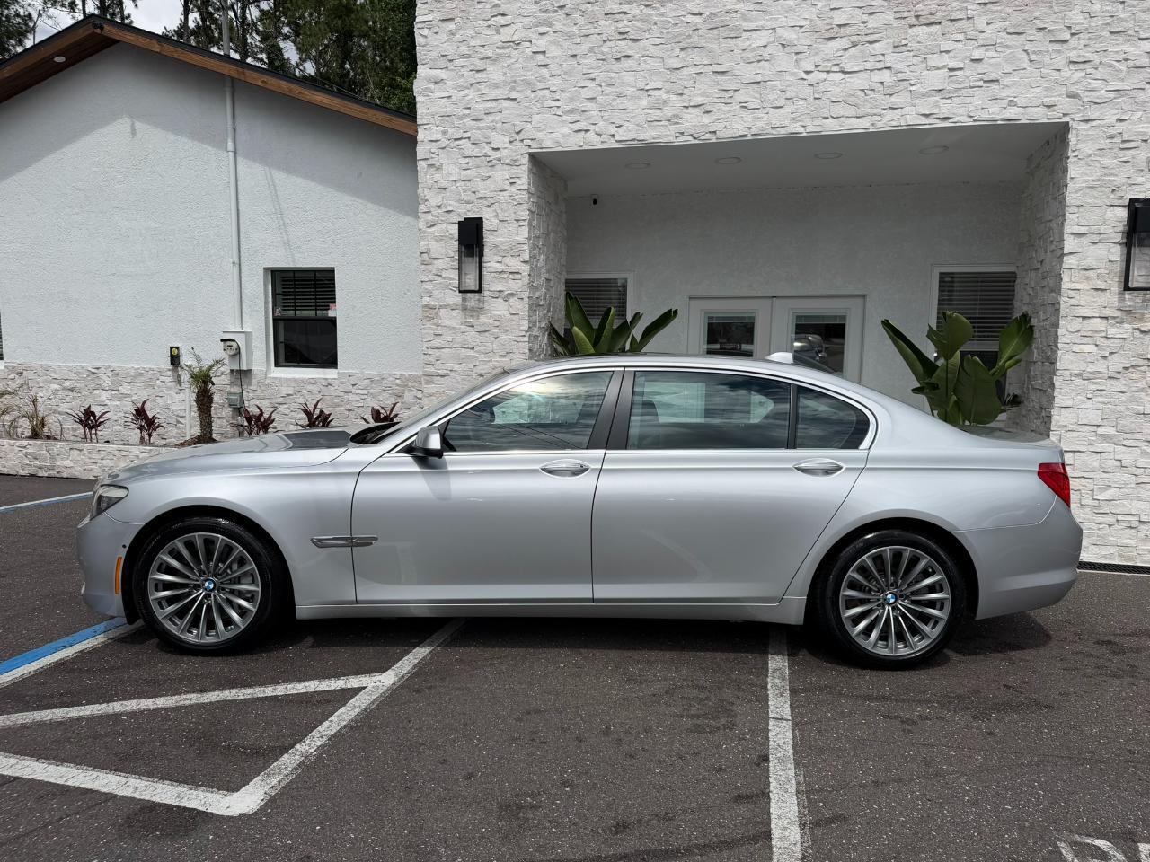 2011 BMW 7 Series 4dr Sdn 750Li RWD