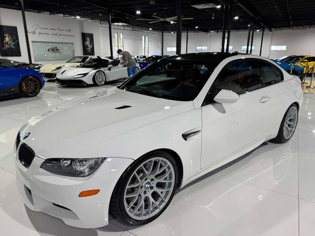 2011 BMW M3 6-SPEED MANUAL! Alpine White paint, Fox Red leather interior, carbon roof AND MORE!!