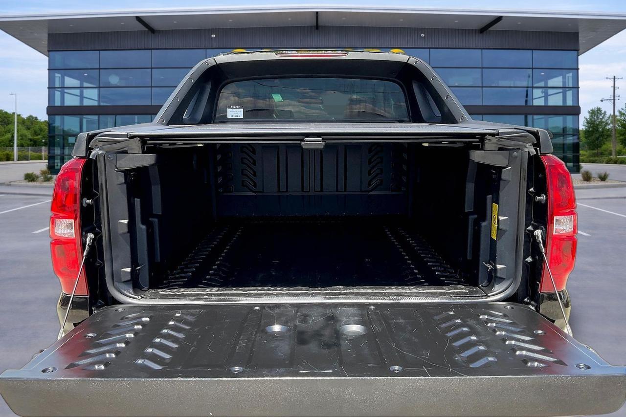 2011 CHEVROLET AVALANCHE LS Houston TX
