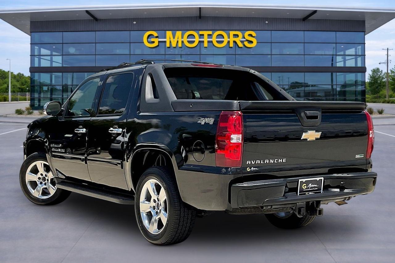 2011 CHEVROLET AVALANCHE LS Houston TX