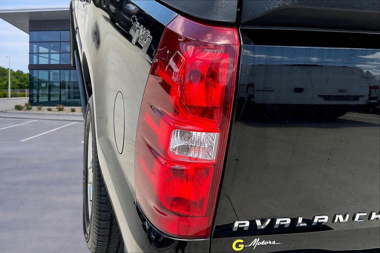 2011 CHEVROLET AVALANCHE LS Houston TX