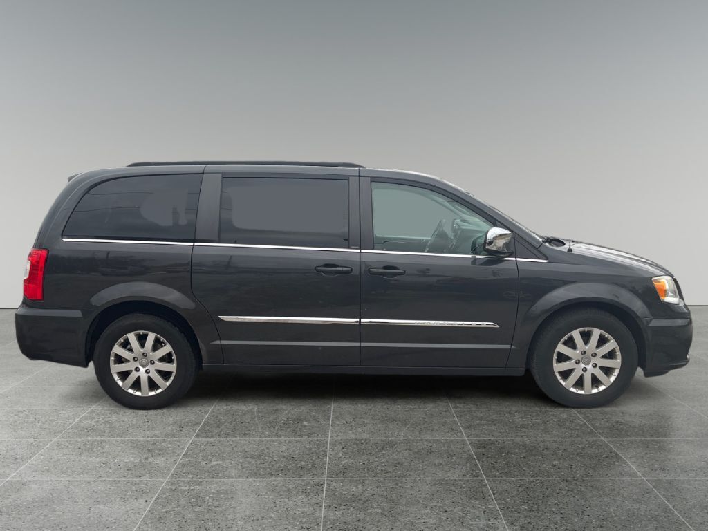 2011 CHRYSLER TOWN & COUNTRY TOURING L