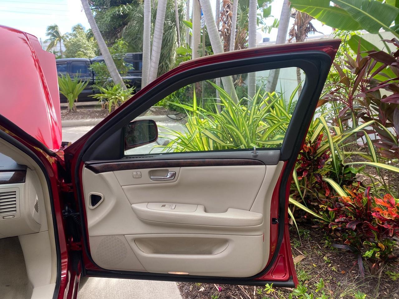 2011 Cadillac DTS LOW MILES 66,888 1 OWNER Pompano Beach FL