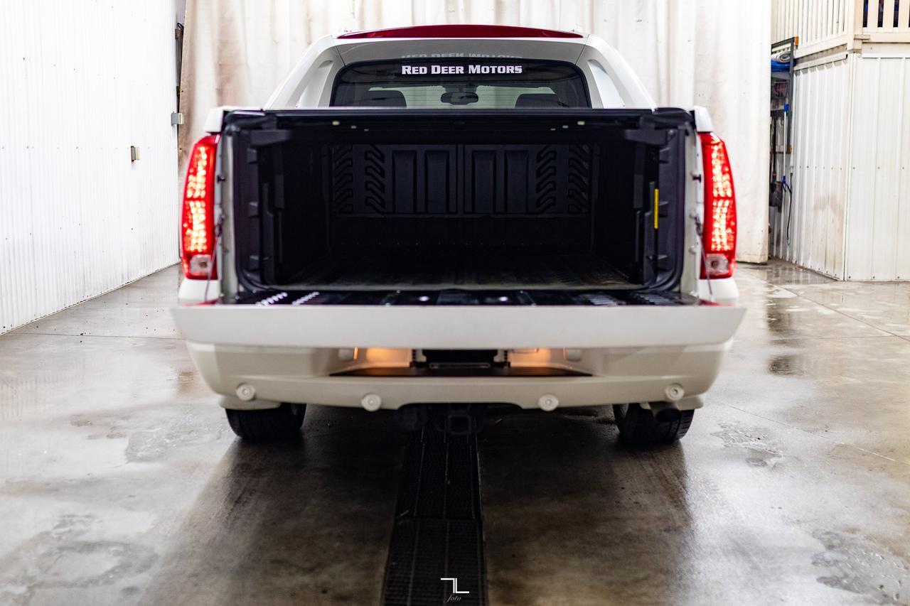 2011 Cadillac Escalade EXT 4x4 Luxury Leather Roof Nav BCam Red Deer AB