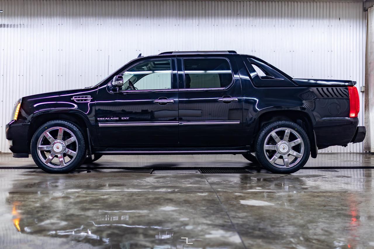 2011 Cadillac Escalade EXT AWD Luxury Leather Roof Nav BCam Red Deer AB